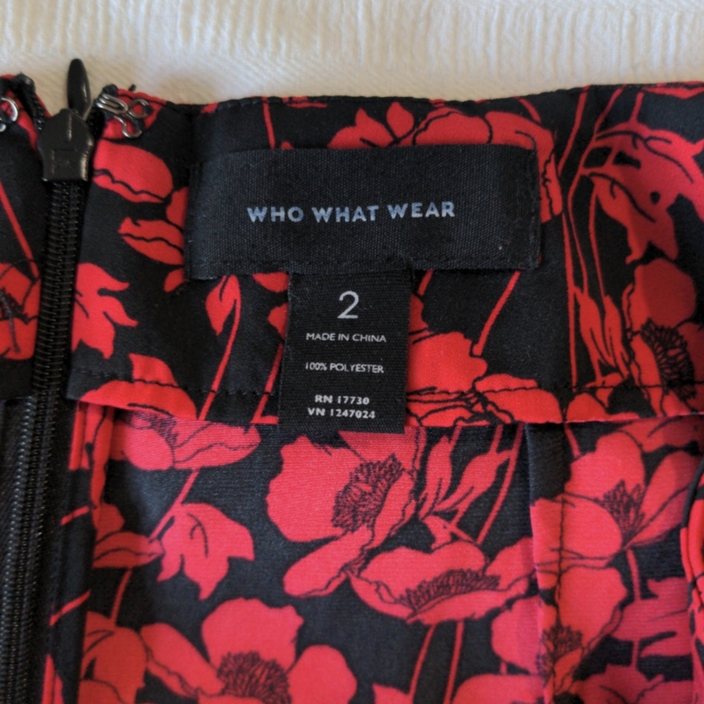 Skirt in Red and Black Floral - Picture 6 of 7